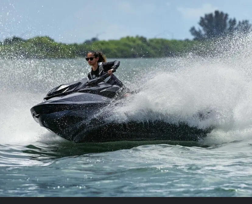 Safe jet ski riding with guidance in Curaçao